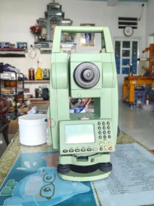 máy toàn đạc điện tử leica tcr703