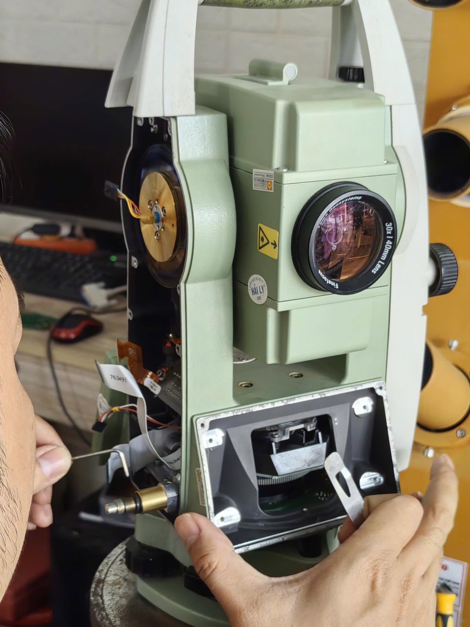 máy toàn đạc leica ts06 bị lệch trục
