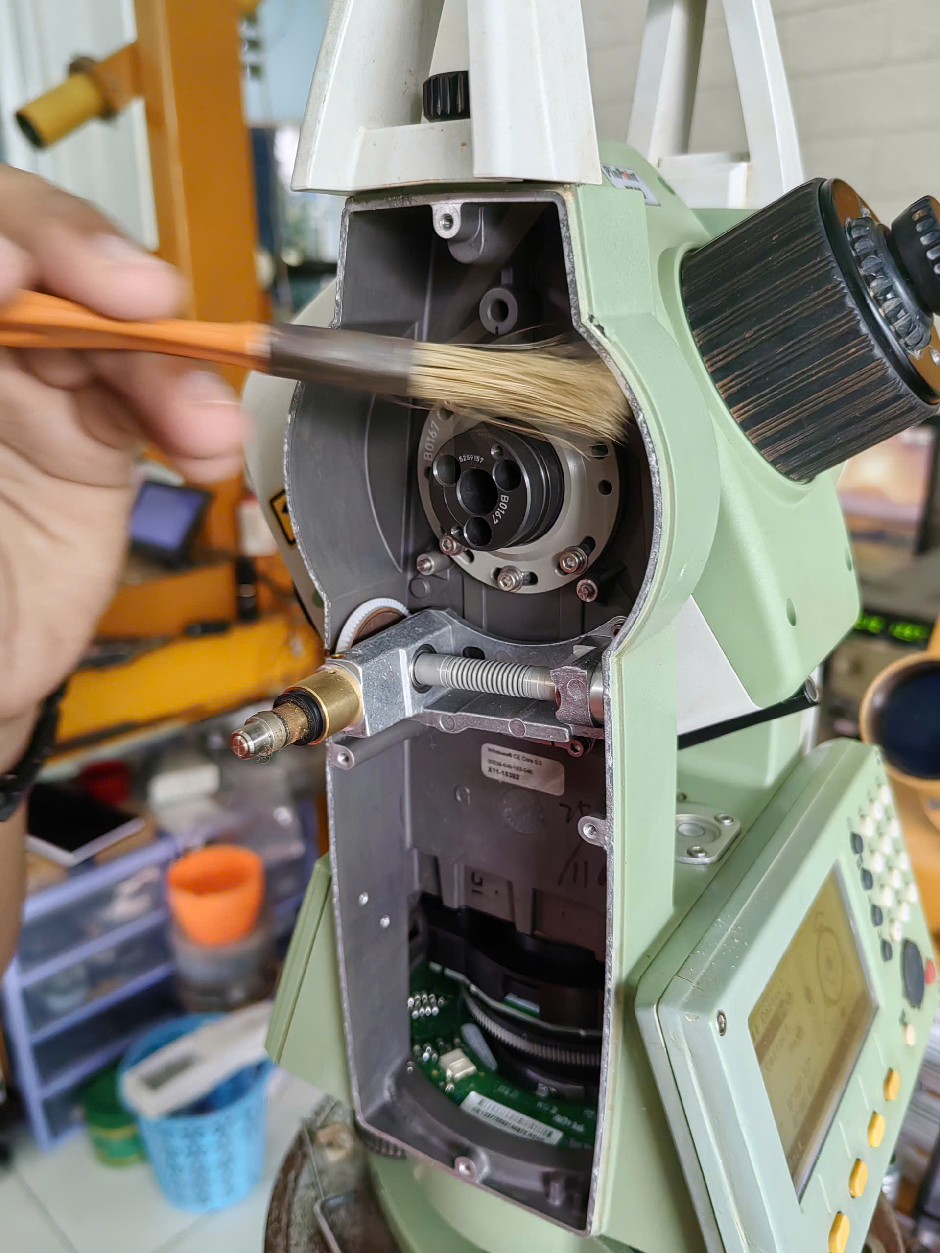 bảo dưỡng máy toàn đạc điện tử leica